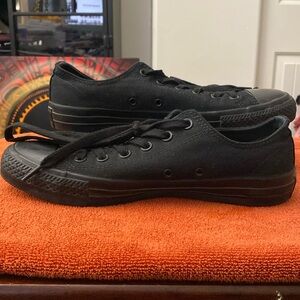 Converse men’s 7.5 low top skate shoes